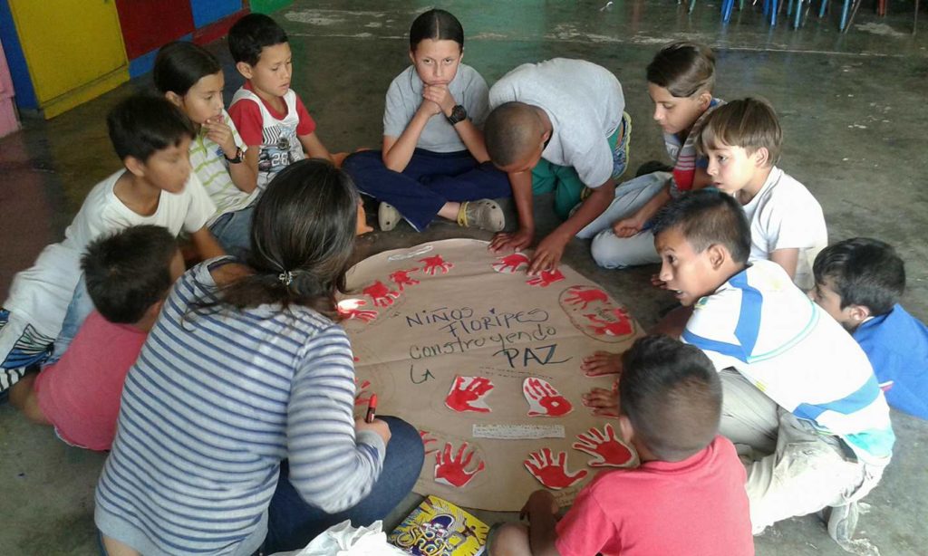 Proyecto educativo con menores en Medellín