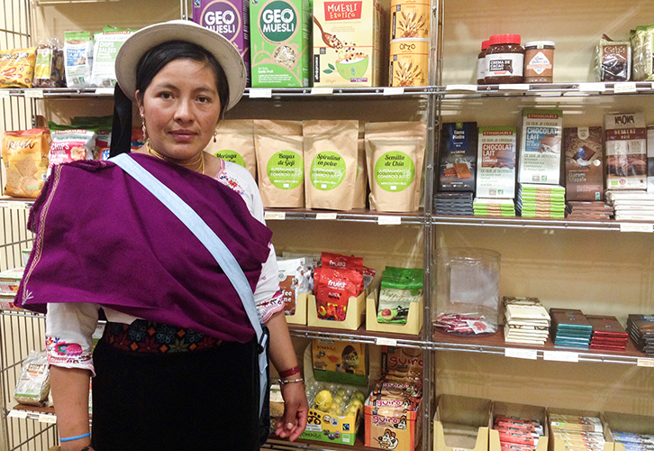 Visita de Gloria Sagnay, productora de quinoa de Comercio Justo, a la tienda SETEM