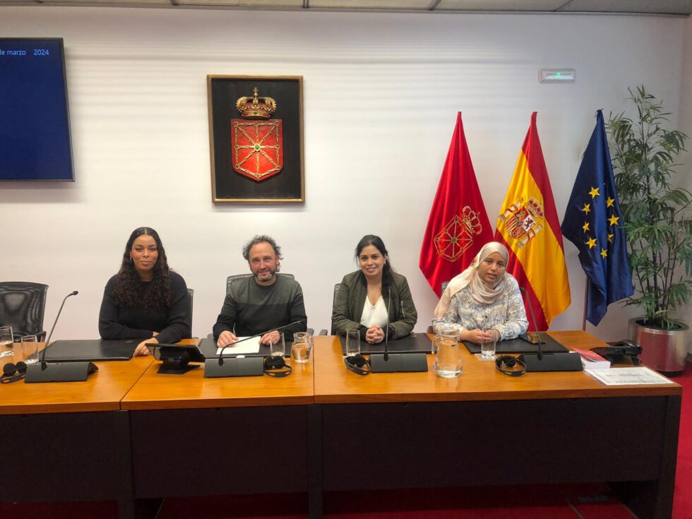 Durante la sesión de trabajo de la Comisión de Convivencia y Solidaridad del Parlamento de Navarra