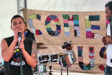 El grupo Sonora Mandinga ofreció su concierto pese a la lluvia