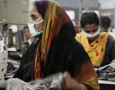 Treballadora d'una fàbrica a Bangladesh que produeix per a empreses espanyoles / Campanya Roba Neta Internacional