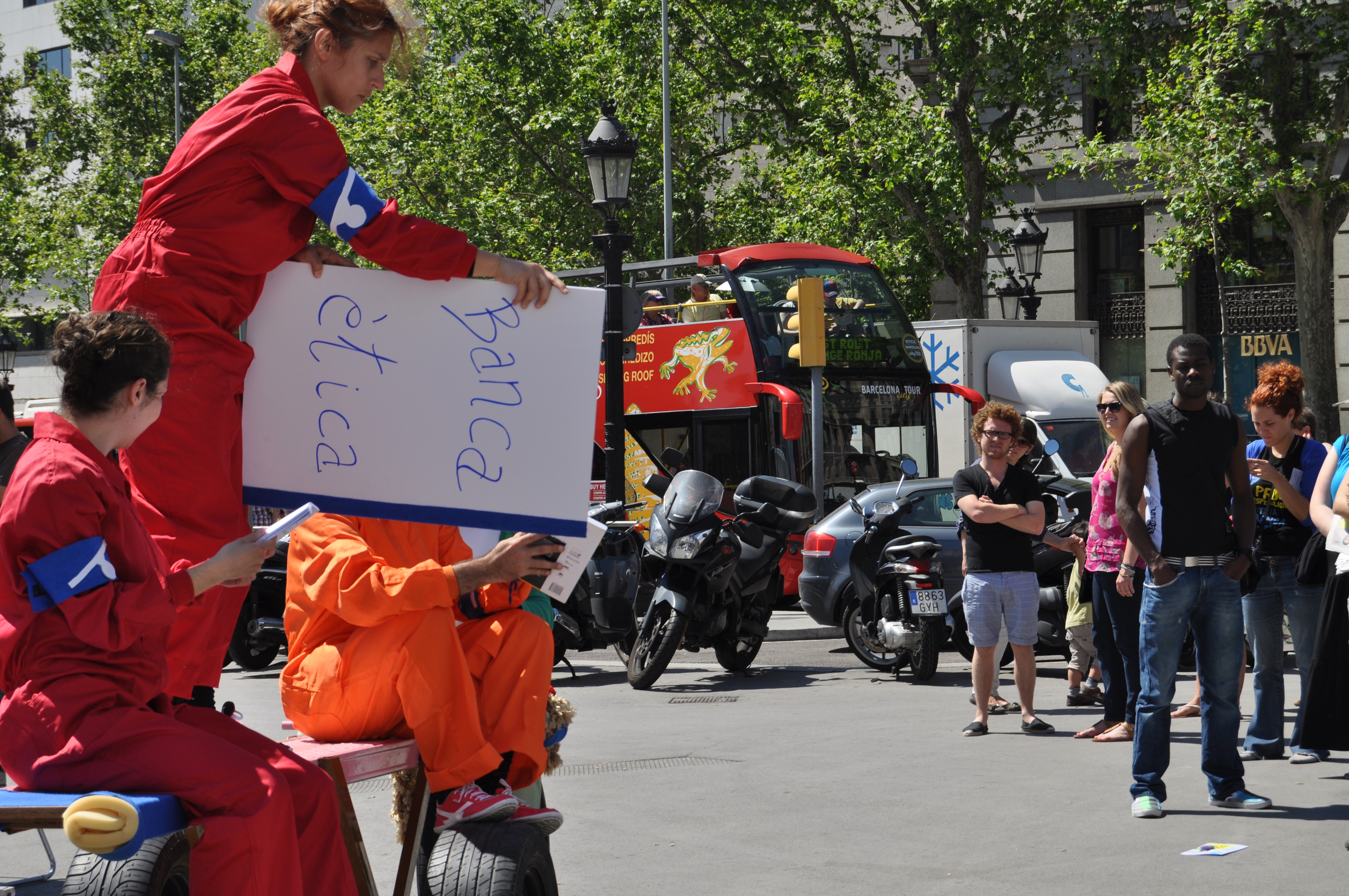 Performance sobre Banca Ètica i Comerç Just a Pl. Catalunya