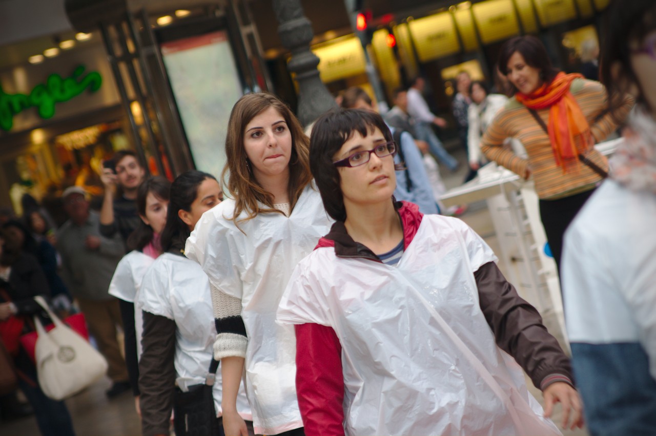 Desfile con las prendas-basura Desfile con las prendas-basura