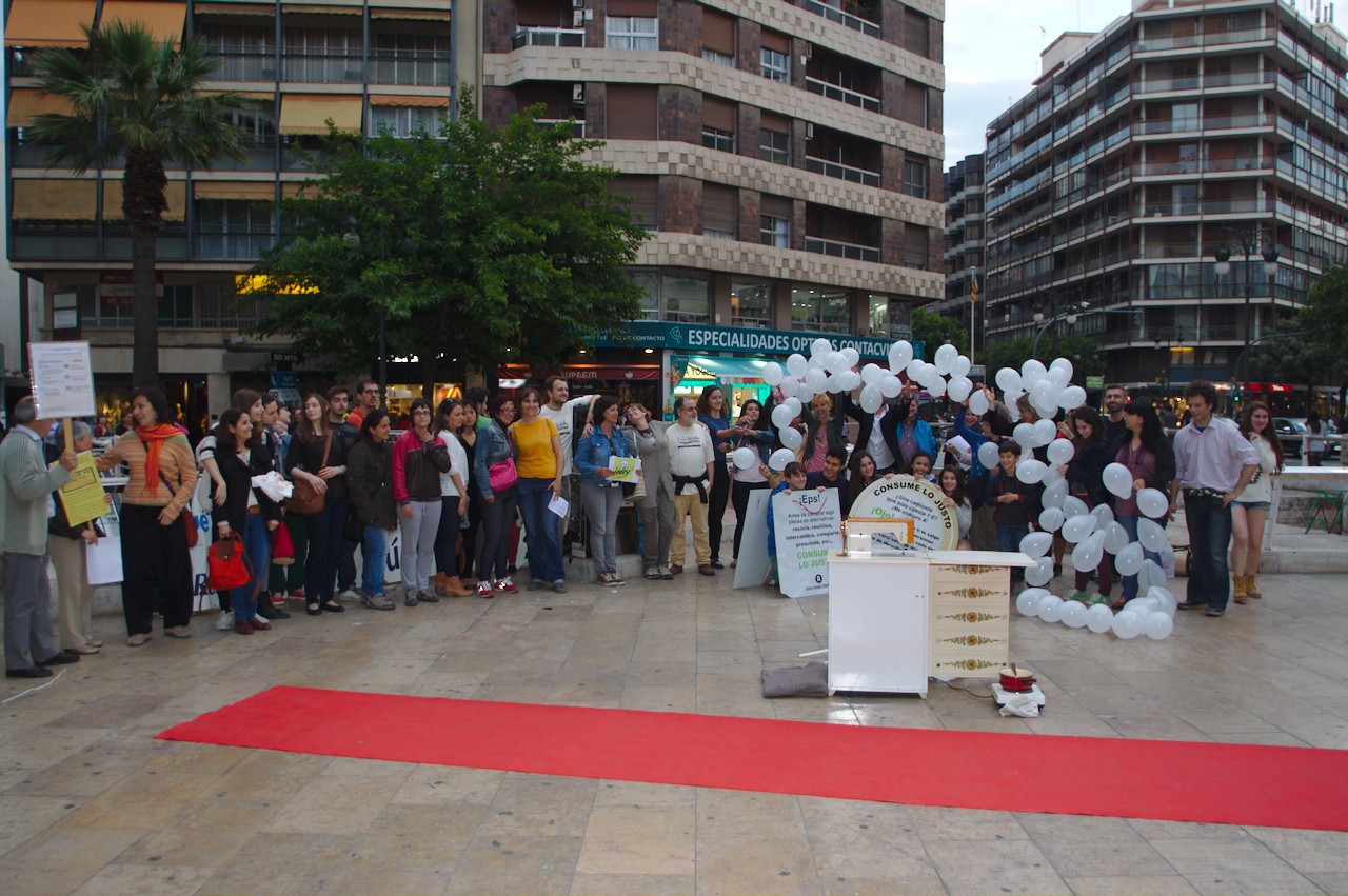 Algunos de los participantes al finalizar el homenaje Algunos de los participantes al finalizar el homenaje