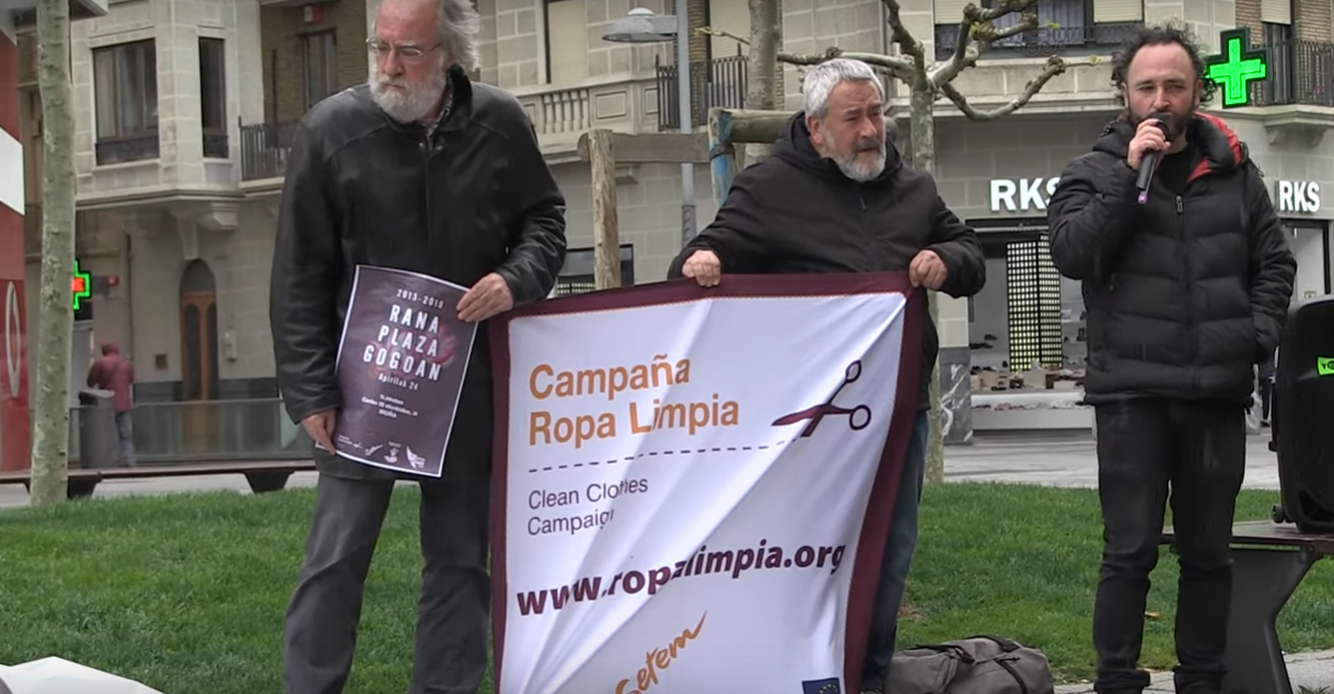 Lectura manifiesto 24 de Abril en avenida Carlos III, Pamplona